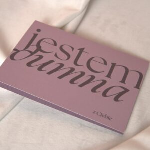 Kartka gratulacyjna – liliowa z napisem Jestem dumna z Ciebie